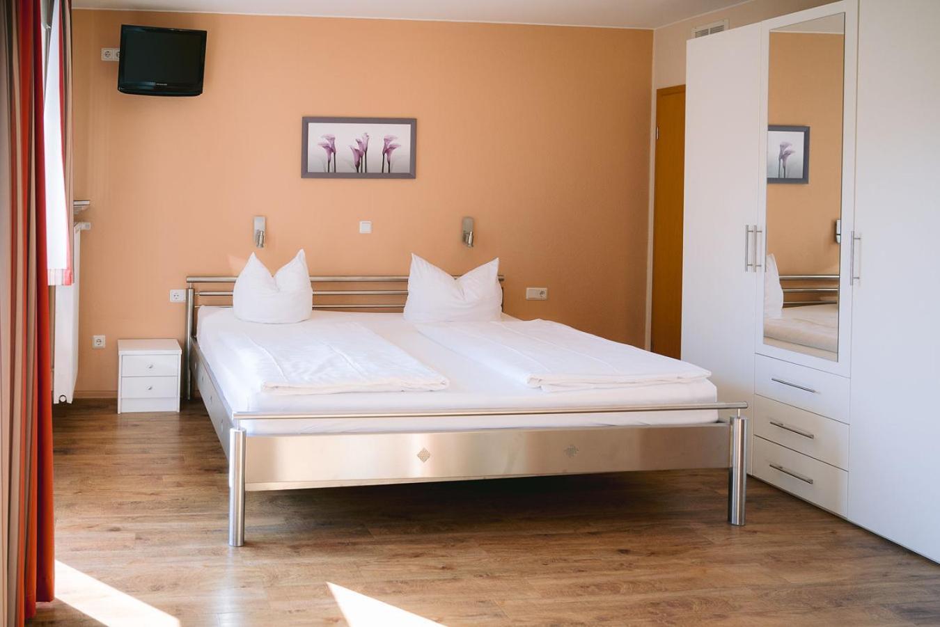 Hotel Landgasthof Zur Alten Scheune Zweibrücken Buitenkant foto