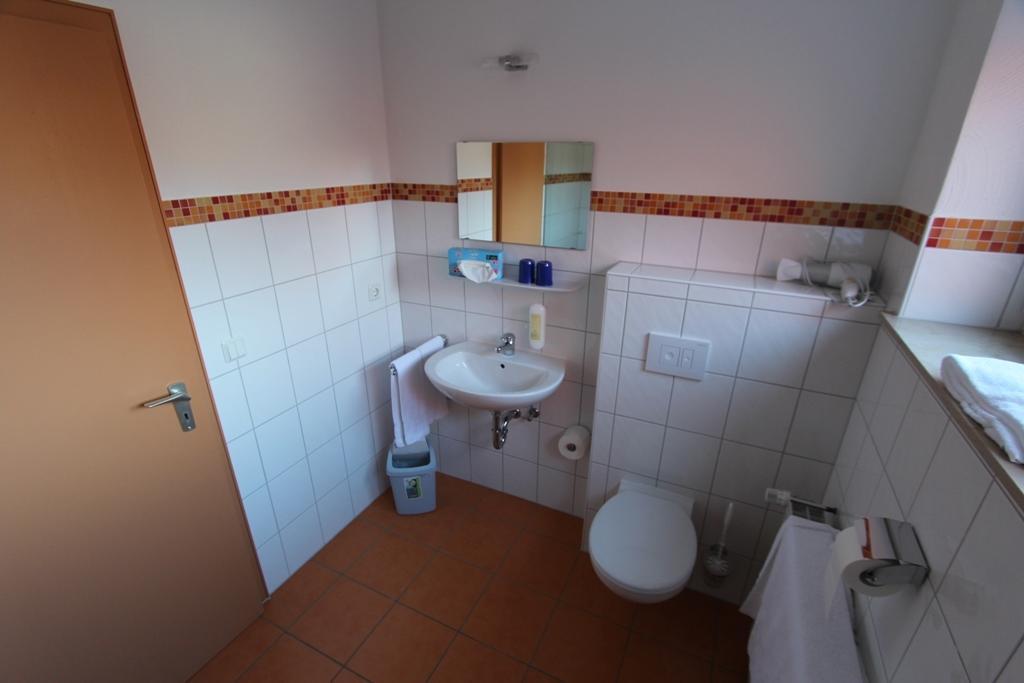 Hotel Landgasthof Zur Alten Scheune Zweibrücken Kamer foto