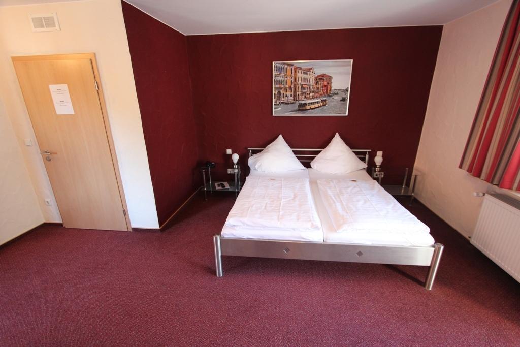 Hotel Landgasthof Zur Alten Scheune Zweibrücken Kamer foto